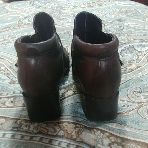 Ladies St. John's Bay Ankle Boots - Picture 2 of 4